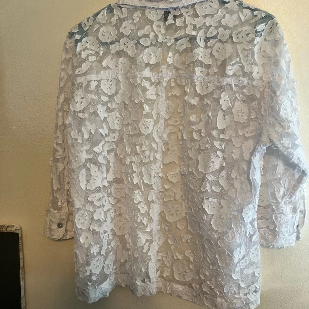 Dana Taylor White Floral Lace Button-Front Shirt - Picture 4 of 4